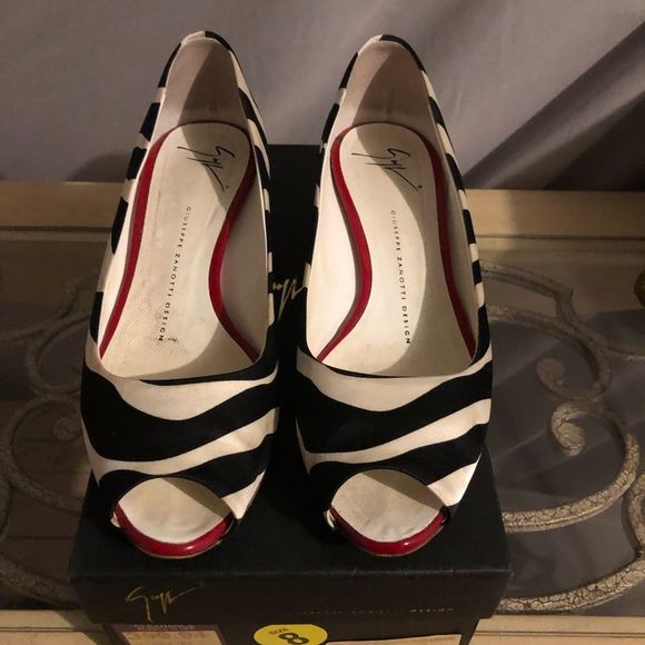 Zebra striped ladies mule - Picture 2 of 8